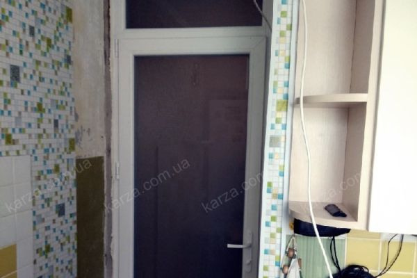 Двері пластикові з матовим склом